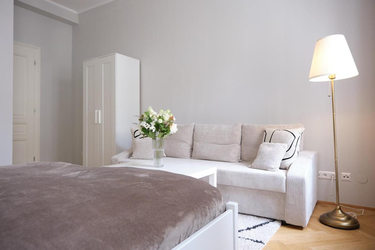 Appartamento 12 Minutes To Schoenbrunn I 5 Minutes To Metro U3 *