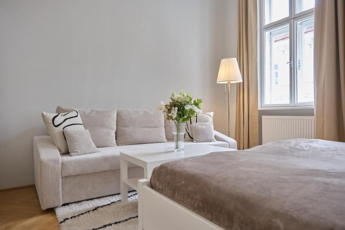 Appartamento 12 Minutes To Schoenbrunn I 5 Minutes To Metro U3 *