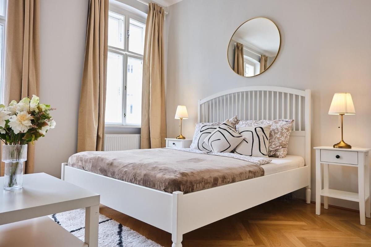 12 Minutes To Schoenbrunn I 5 Minutes To Metro U3 Apartment *