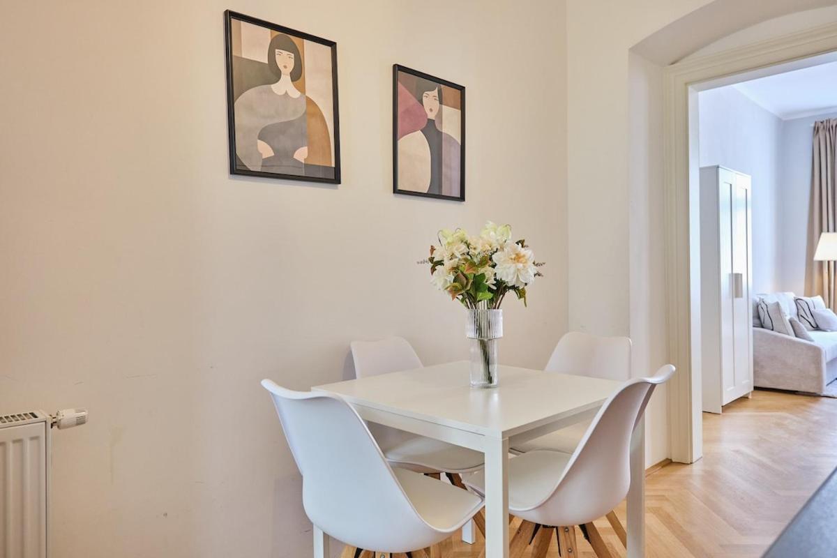 12 Minutes To Schoenbrunn I 5 Minutes To Metro U3 Apartment *