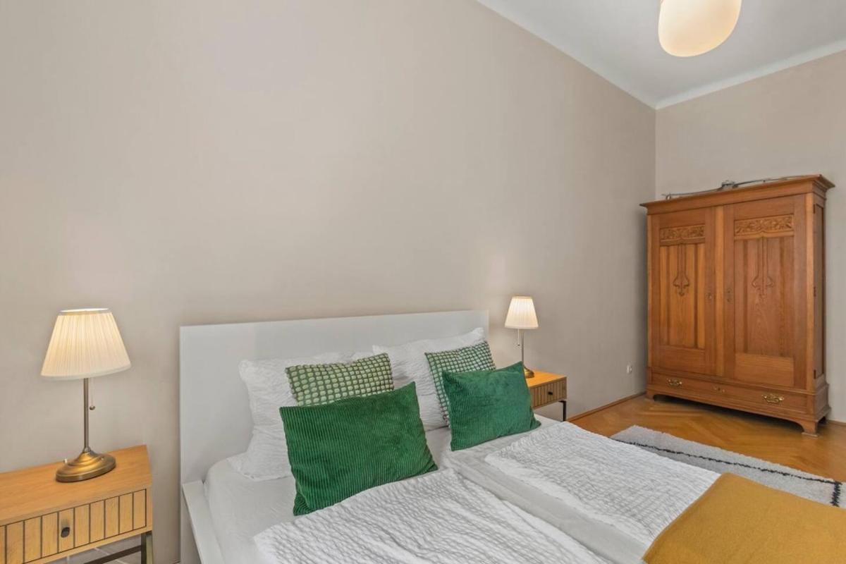 Appartamento 12 Minutes To Schoenbrunn I 5 Minutes To Metro U3 *