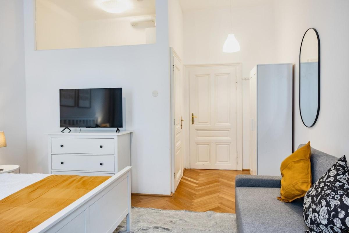 Appartamento 12 Minutes To Schoenbrunn I 5 Minutes To Metro U3 *