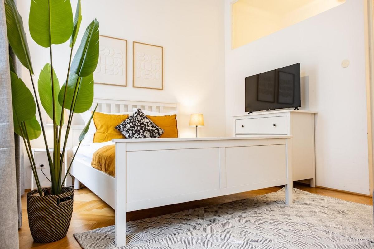 Apartment 12 Minutes To Schoenbrunn I 5 Minutes To Metro U3 Vienna