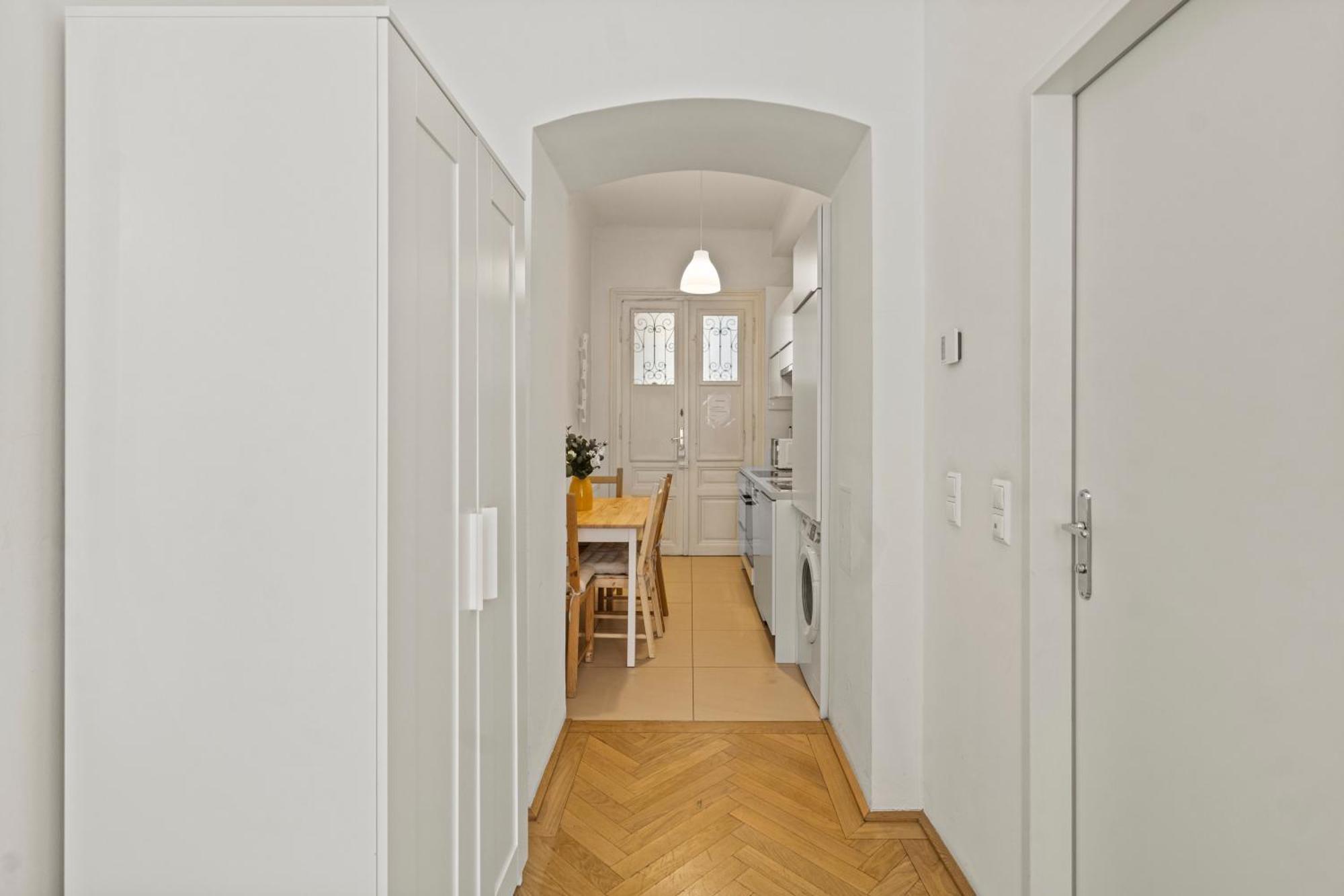 12 Minutes To Schoenbrunn I 5 Minutes To Metro U3 Apartment